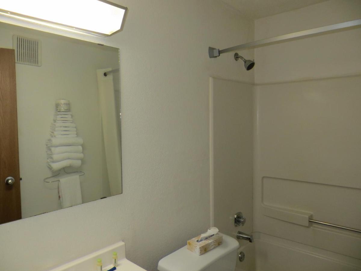 Super 8 By Wyndham Saanichton Victoria Airport Hotel Quarto foto